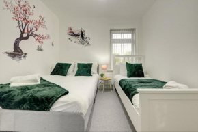 Stunning and Lovely 3 Bed House - Catch 22